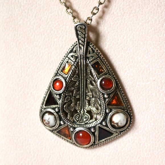 Vintage Celtic Style Necklace Pendant Signed Miracle of Britain Faux Amber - Picture 3 of 6